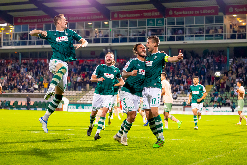 Gesponserter Verein VfB Lübeck gewinnt und kehrt in die dritte Liga zurück